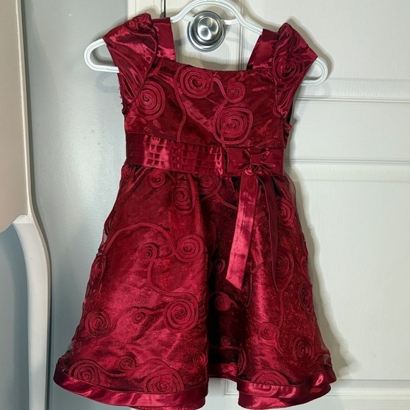 Jona Michelle Other - Jona Michelle Elegant Burgundy Swirl Dress